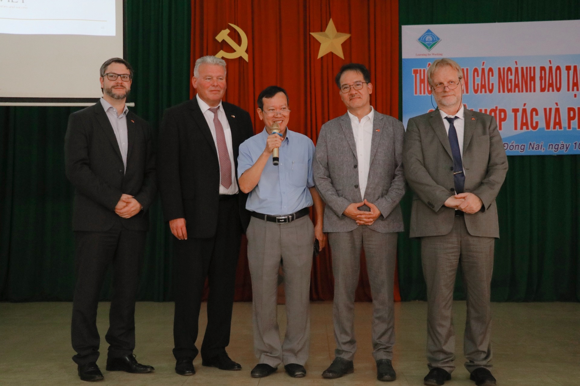 Chủ tịch tập đoàn Avestos và Giám đốc